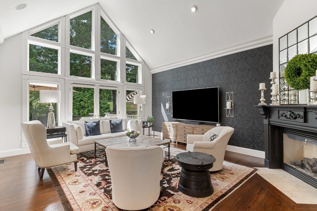 192 Country Club Way