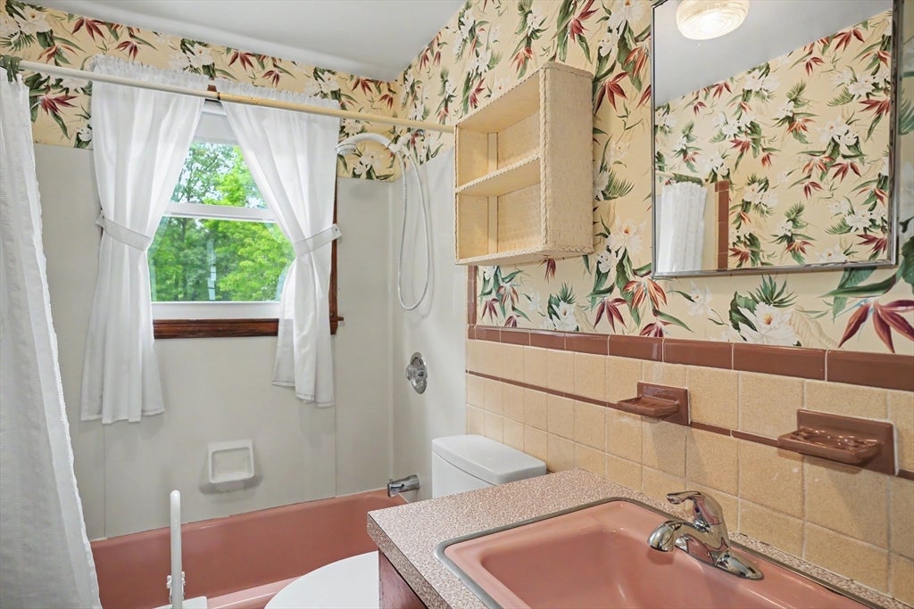 9 Eugene Rd, Burlington, MA Photo #13