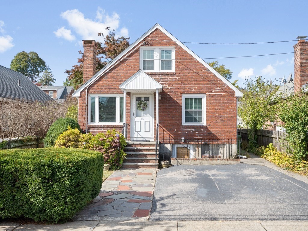 220 Westminster Avenue