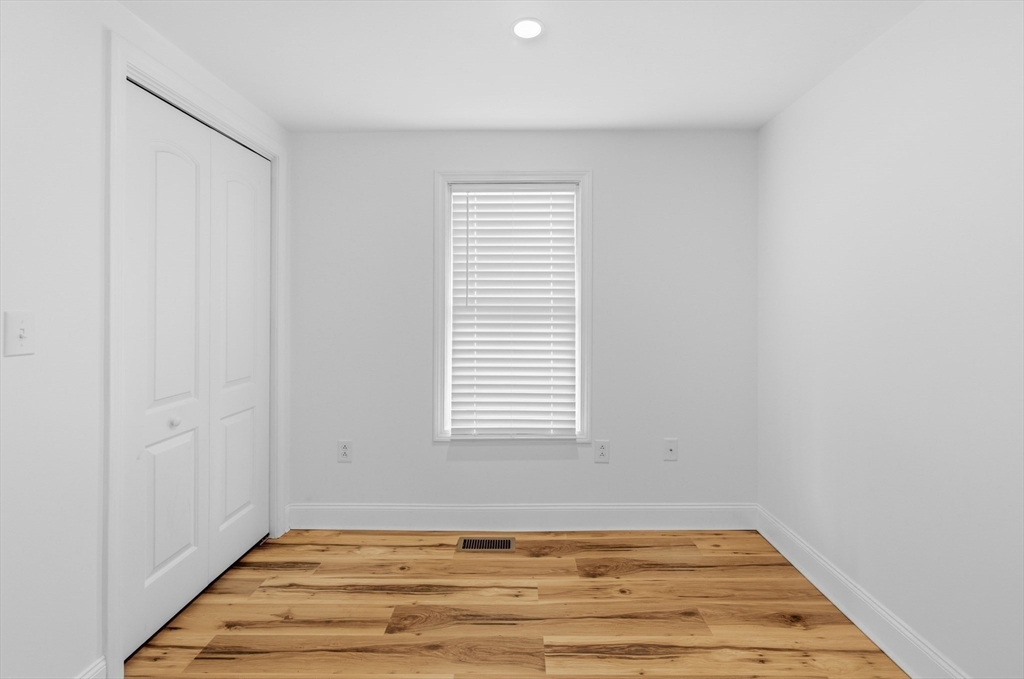 8 Cottage St, Wareham, MA Photo #12