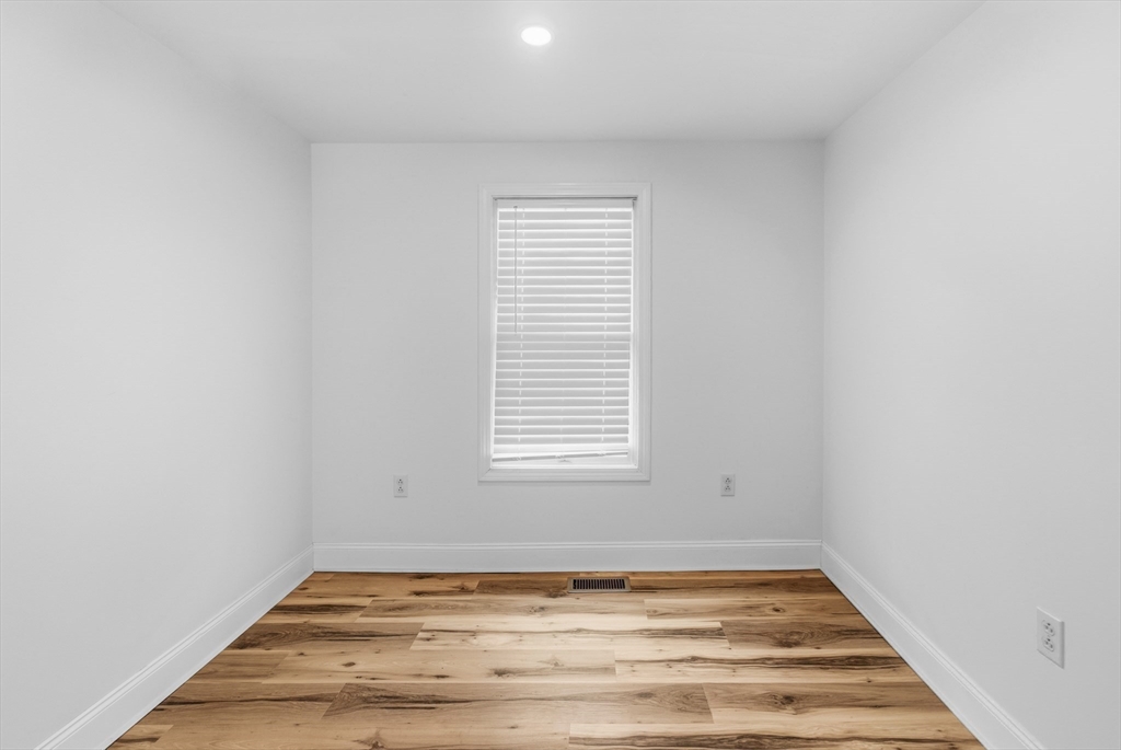 8 Cottage St, Wareham, MA Photo #14