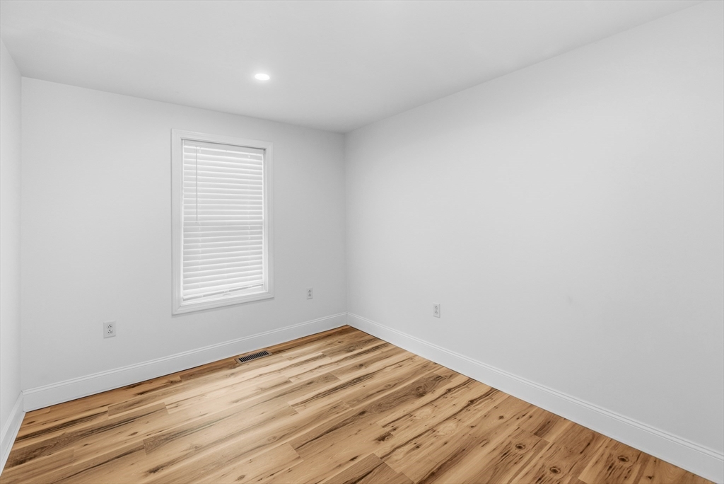 8 Cottage St, Wareham, MA Photo #13