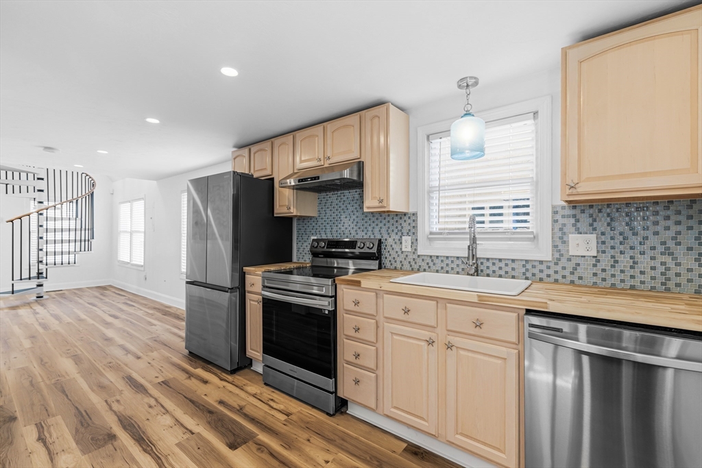 8 Cottage St, Wareham, MA Photo #8
