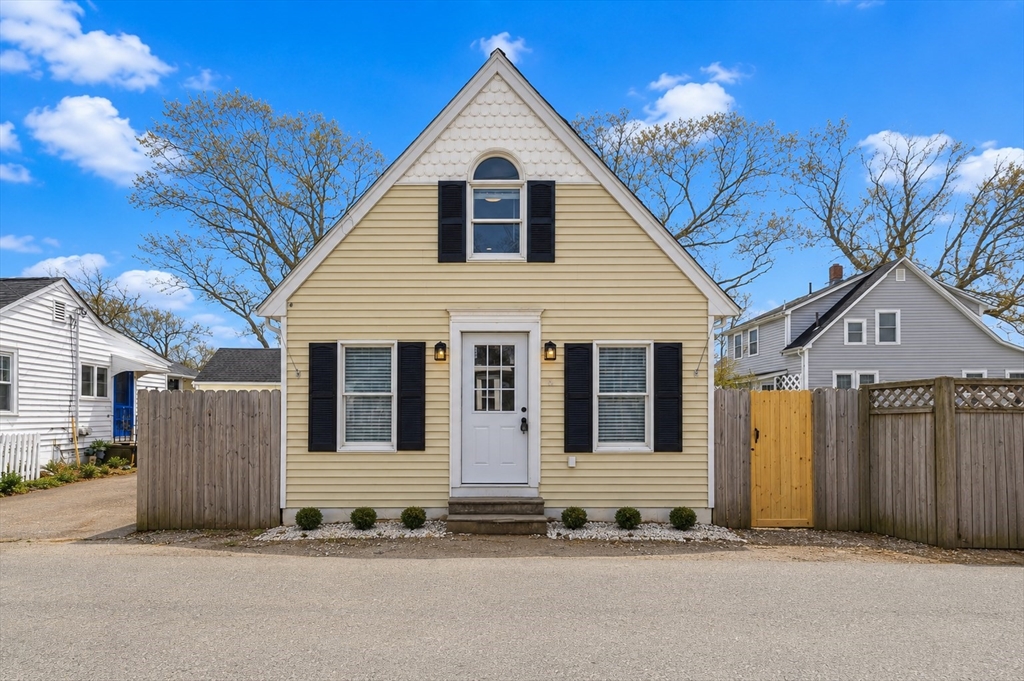 8 Cottage St, Wareham, MA Photo #1