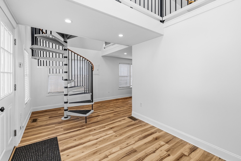 8 Cottage St