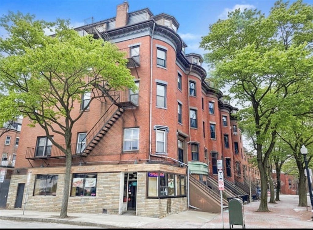41 Worcester Square