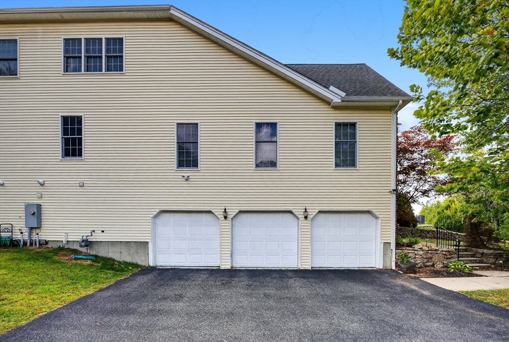 4 Summit Way