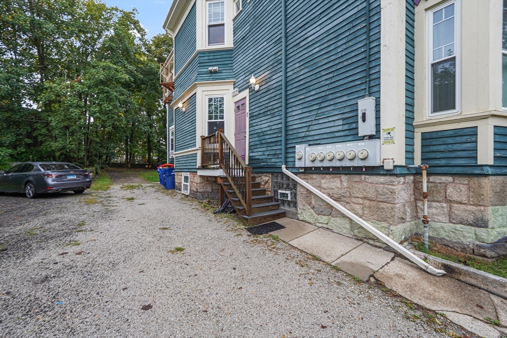 89 S 6th St