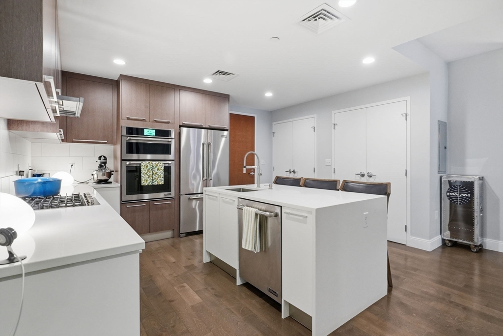 150 Dorchester Ave 215