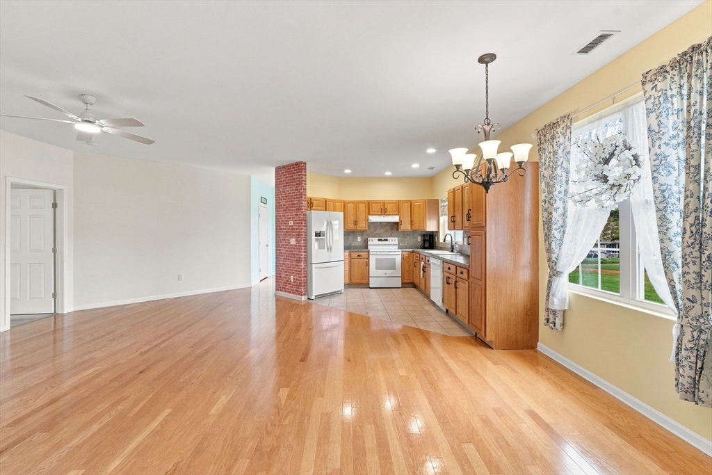 12 Summerfield Dr #12, Uxbridge, MA Photo #5