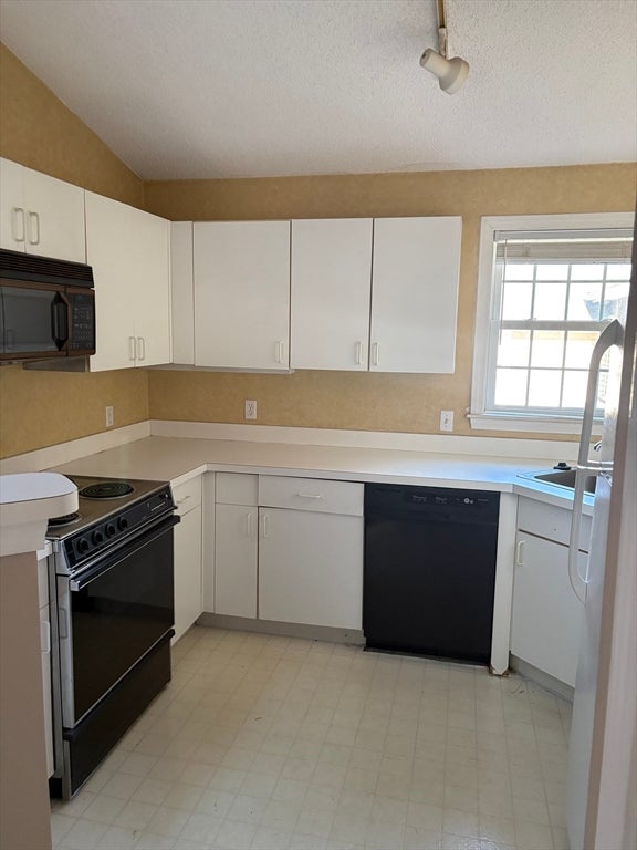 105 Bradford Commons Ln #105, Braintree, MA Photo #2