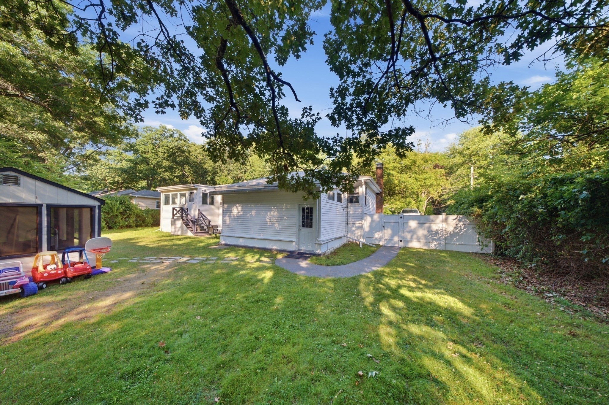 330 Lake St