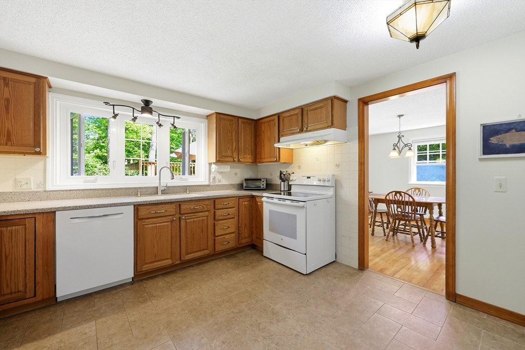 9 Meadowbrook Drive, Hadley, MA Photo #17