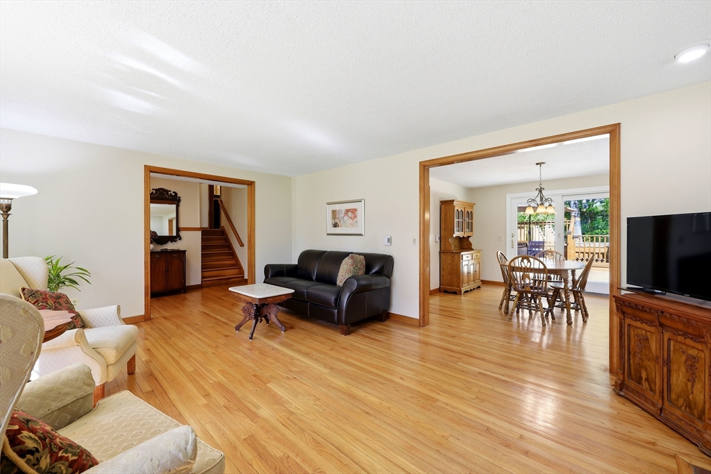 9 Meadowbrook Drive, Hadley, MA Photo #9