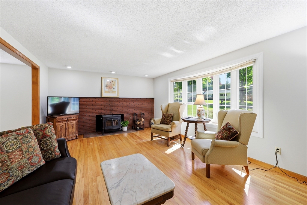9 Meadowbrook Drive, Hadley, MA Photo #8