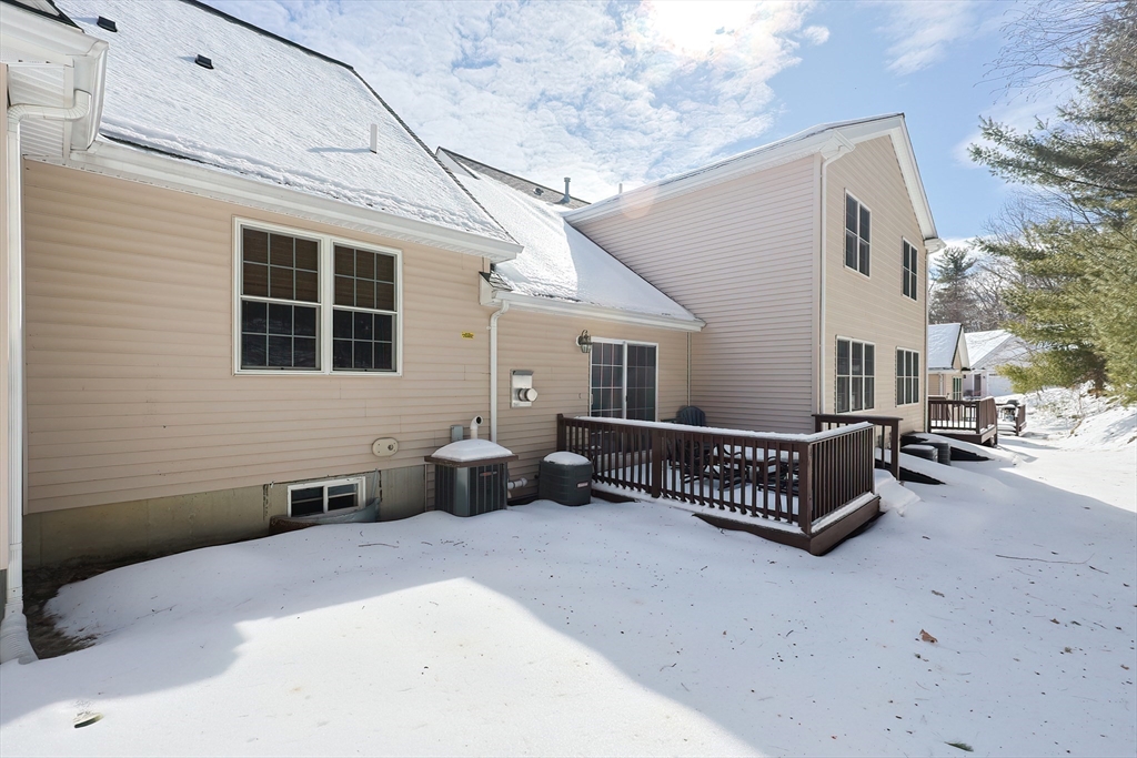 Northbridge, Massachusetts 01588, United States, 2 Bedrooms Bedrooms, ,2 BathroomsBathrooms,Residential,Pending,77194