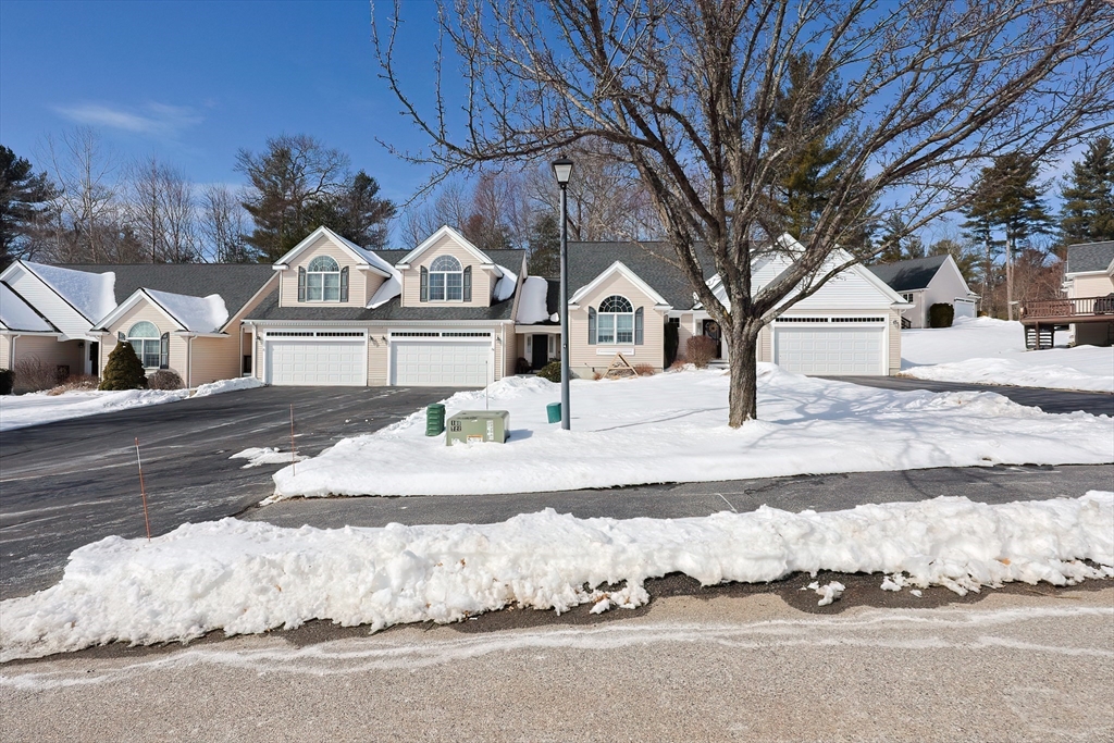 Northbridge, Massachusetts 01588, United States, 2 Bedrooms Bedrooms, ,2 BathroomsBathrooms,Residential,Pending,77194
