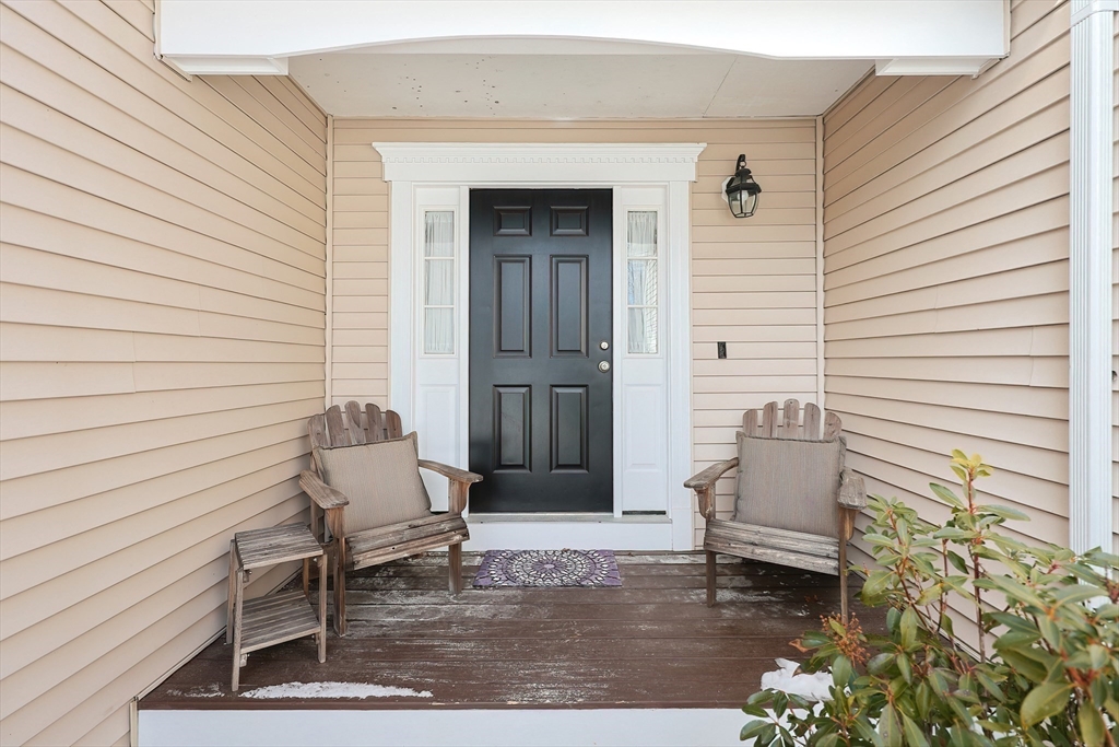 Northbridge, Massachusetts 01588, United States, 2 Bedrooms Bedrooms, ,2 BathroomsBathrooms,Residential,Pending,77194