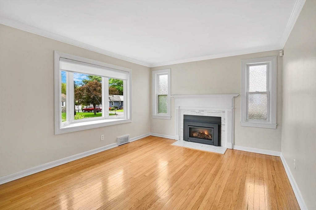44 Woodward Rd