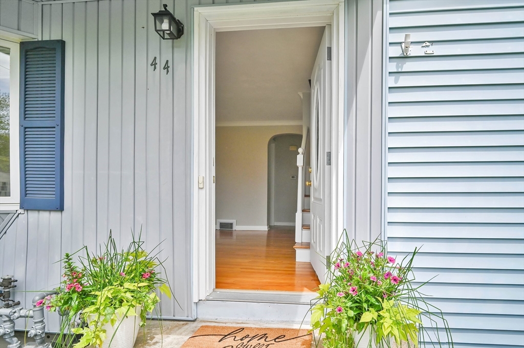 44 Woodward Rd