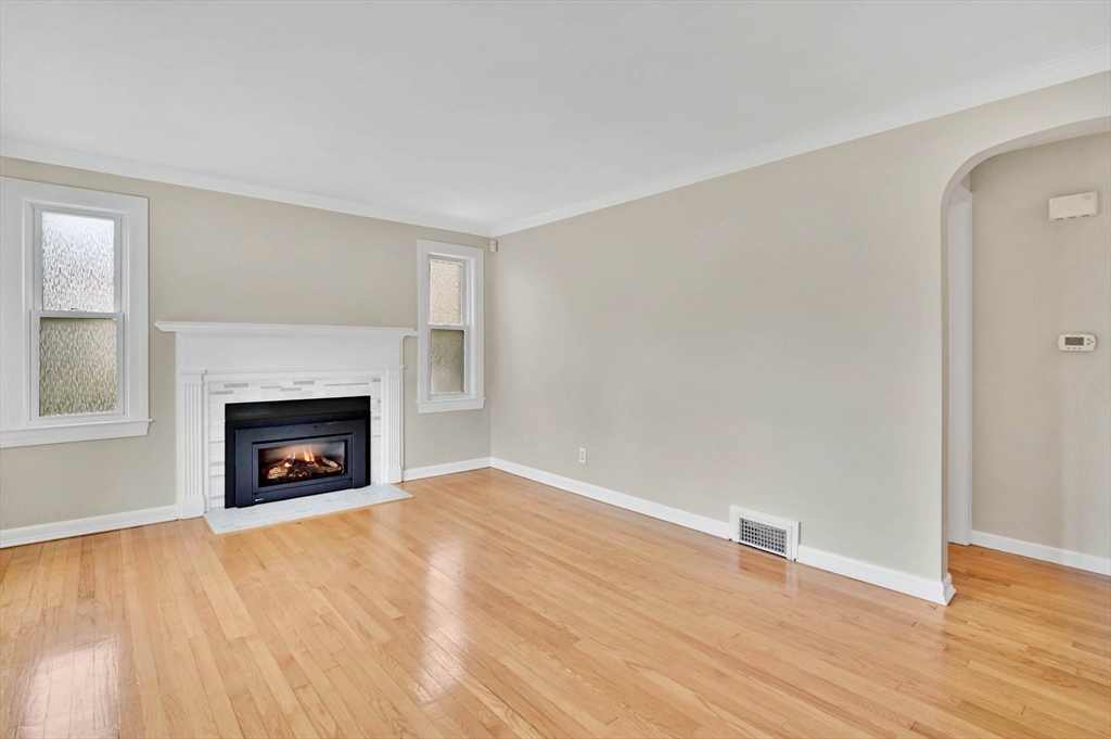 44 Woodward Rd