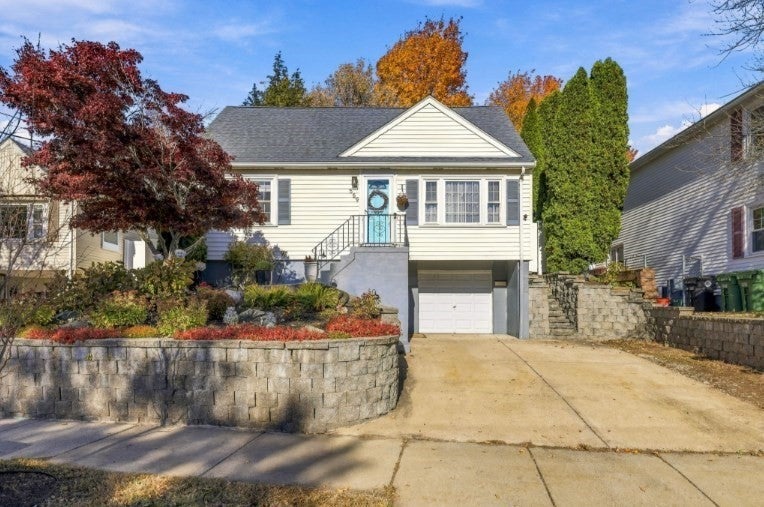 Photo of 559 Main St, Watertown, MA