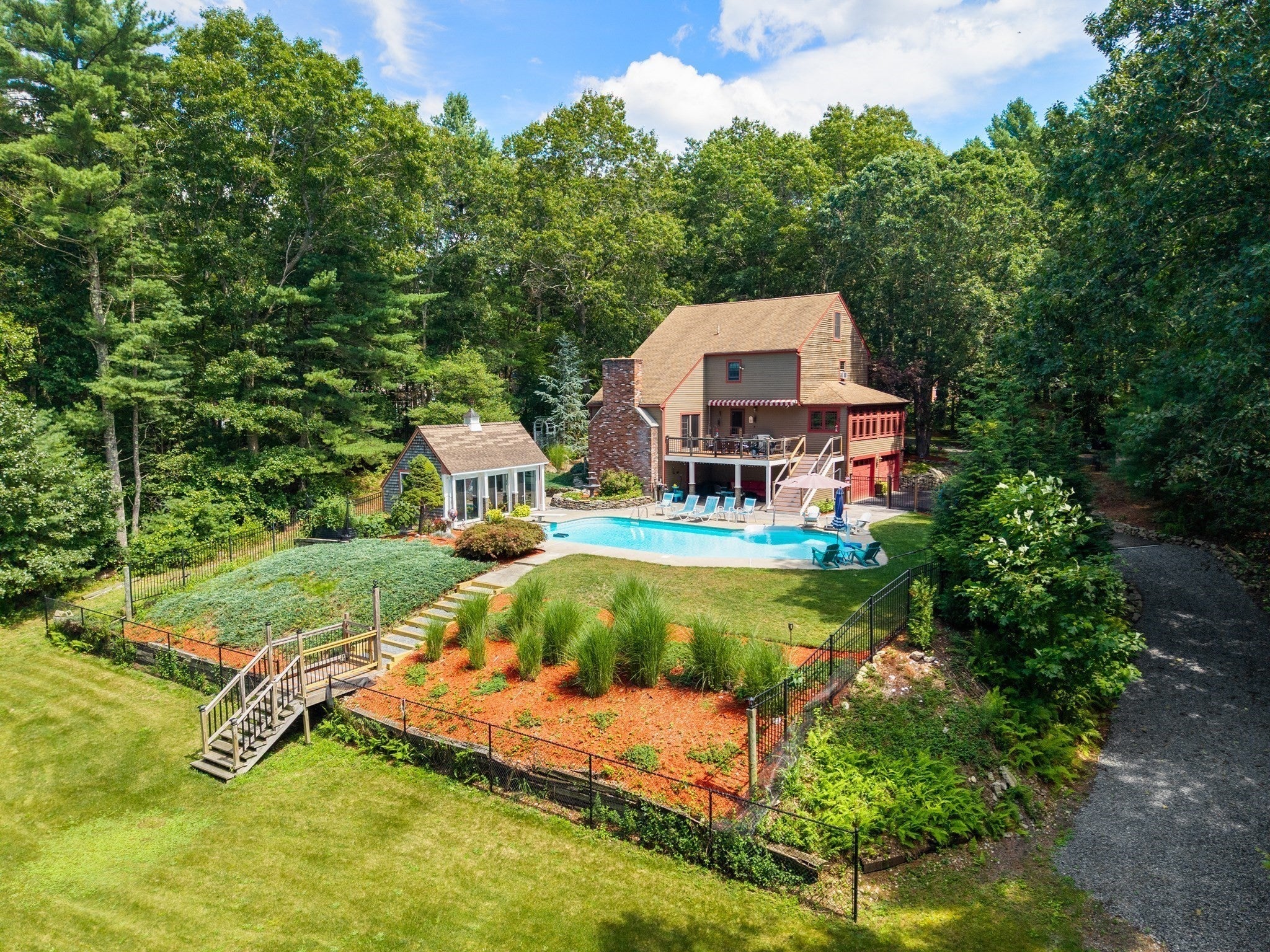 14 Woodview Dr