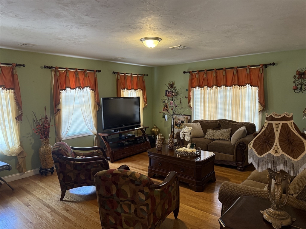 20 Massasoit St