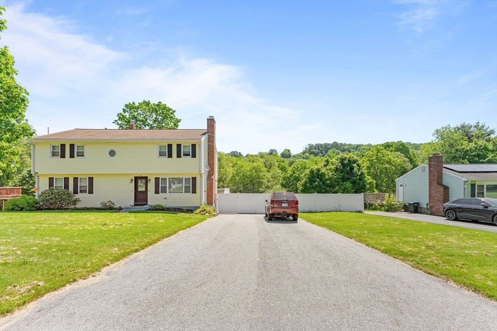 15 Old Farm Rd, Spencer MA 01562