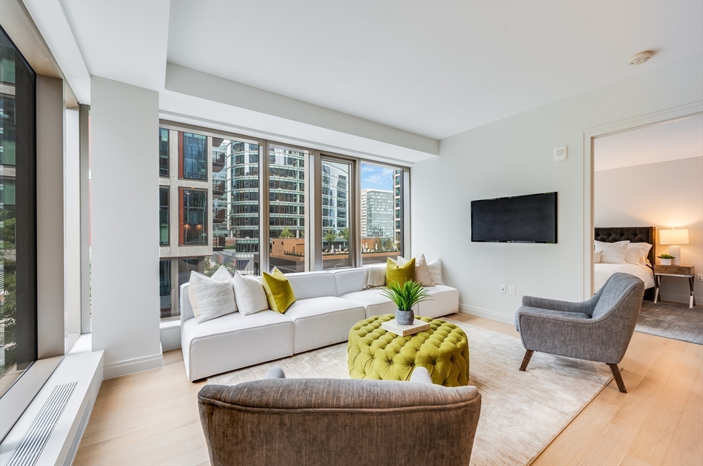 135 Seaport Blvd 807