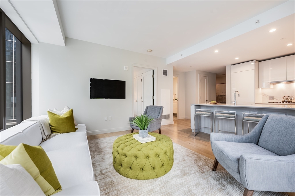 135 Seaport Blvd 807