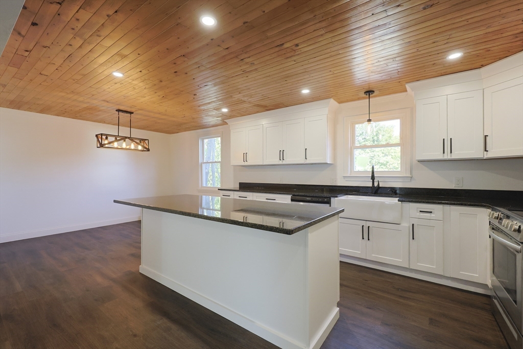 Bellingham, Massachusetts 02019, United States, 3 Bedrooms Bedrooms, ,2 BathroomsBathrooms,Residential,Active,250535