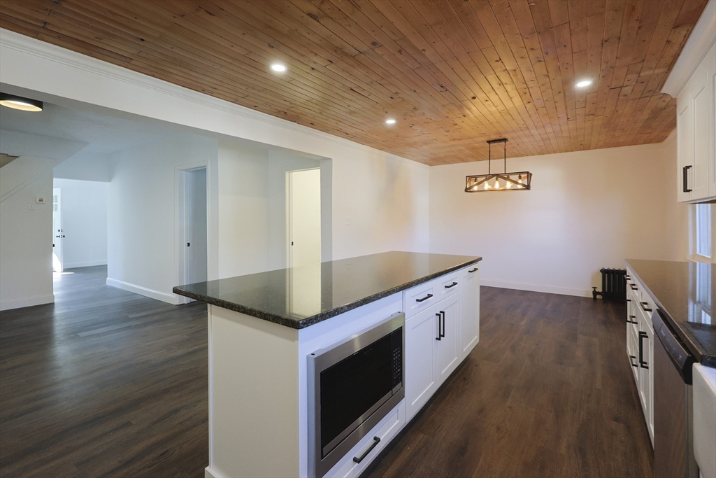 Bellingham, Massachusetts 02019, United States, 3 Bedrooms Bedrooms, ,2 BathroomsBathrooms,Residential,Active,250535