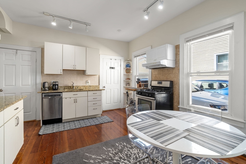 Somerville, Massachusetts 02143, United States, 1 Bedroom Bedrooms, ,1 BathroomBathrooms,Residential,Active,236172