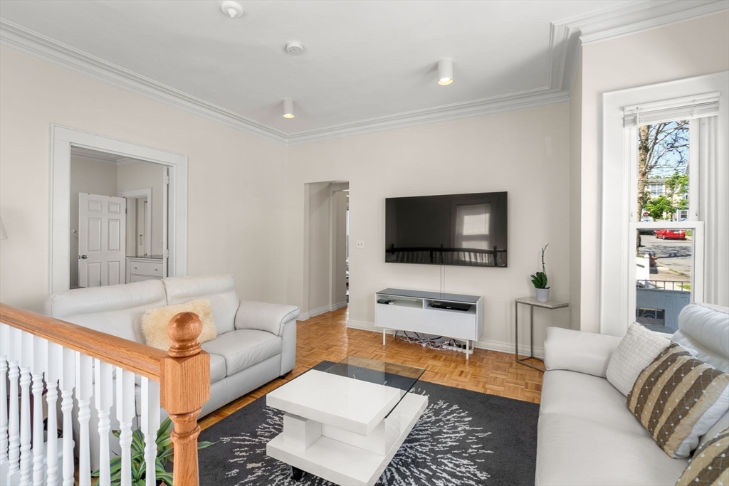 Somerville, Massachusetts 02143, United States, 1 Bedroom Bedrooms, ,1 BathroomBathrooms,Residential,Active,236172