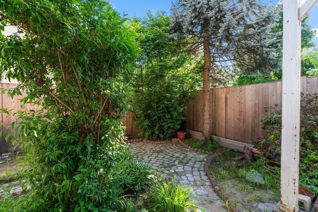 Somerville, Massachusetts 02143, United States, 1 Bedroom Bedrooms, ,1 BathroomBathrooms,Residential,Active,236172