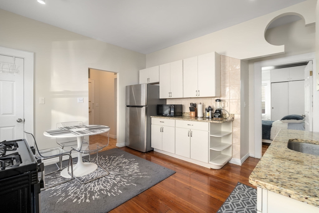 Somerville, Massachusetts 02143, United States, 1 Bedroom Bedrooms, ,1 BathroomBathrooms,Residential,Active,236172