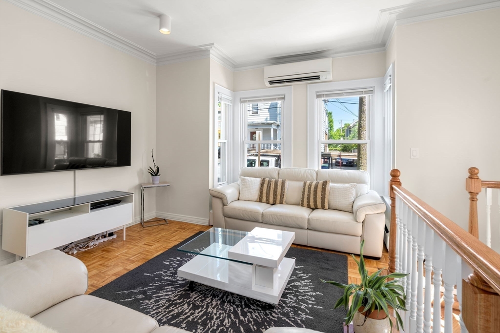 Somerville, Massachusetts 02143, United States, 1 Bedroom Bedrooms, ,1 BathroomBathrooms,Residential,Active,236172