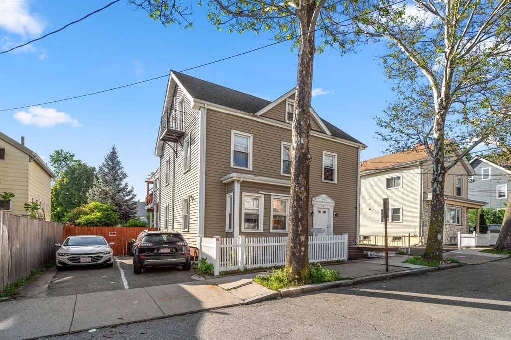 Somerville, Massachusetts 02143, United States, 1 Bedroom Bedrooms, ,1 BathroomBathrooms,Residential,Active,236172