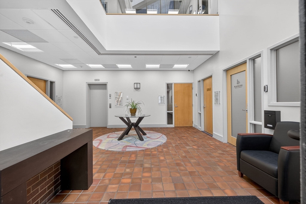 450 Lexington St 204