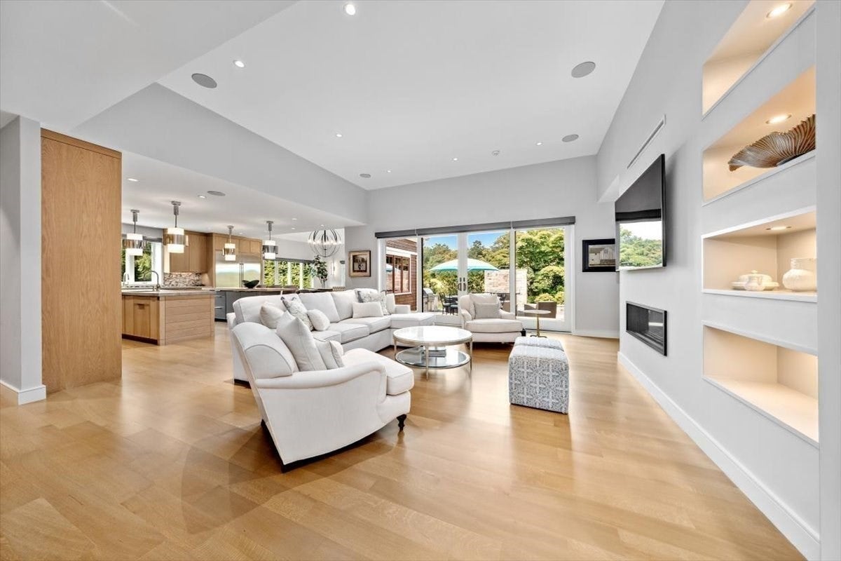 2 Black Rock Dr