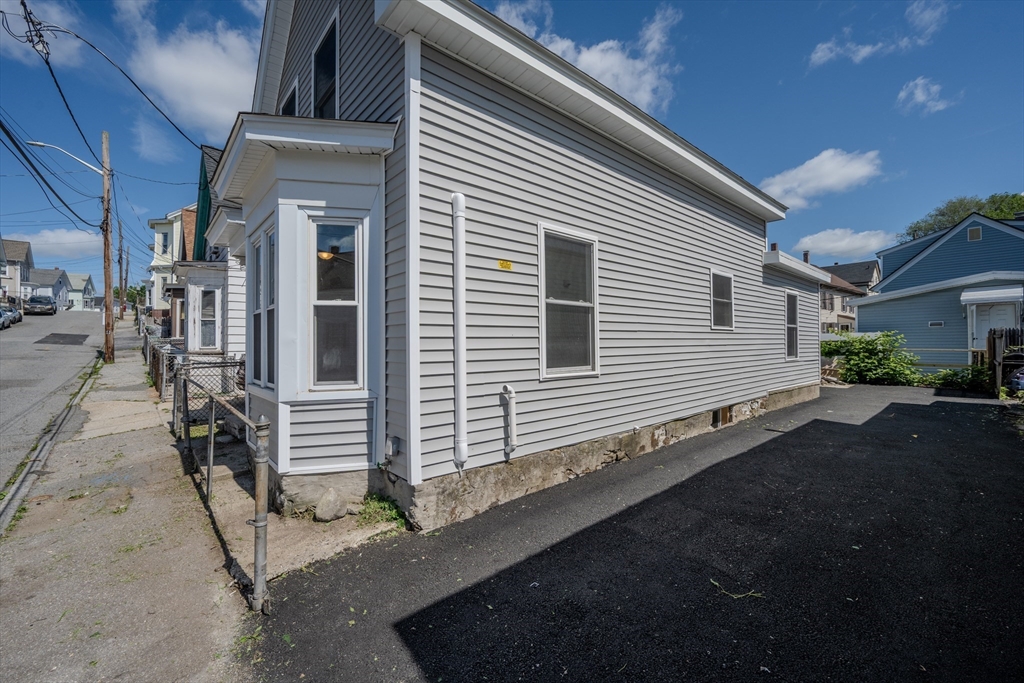 46 Lyons St