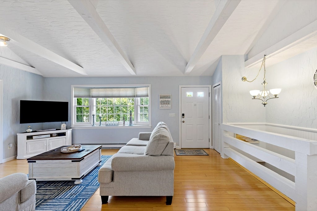 3 Mcnamara Ave, Yarmouth, MA Photo #7