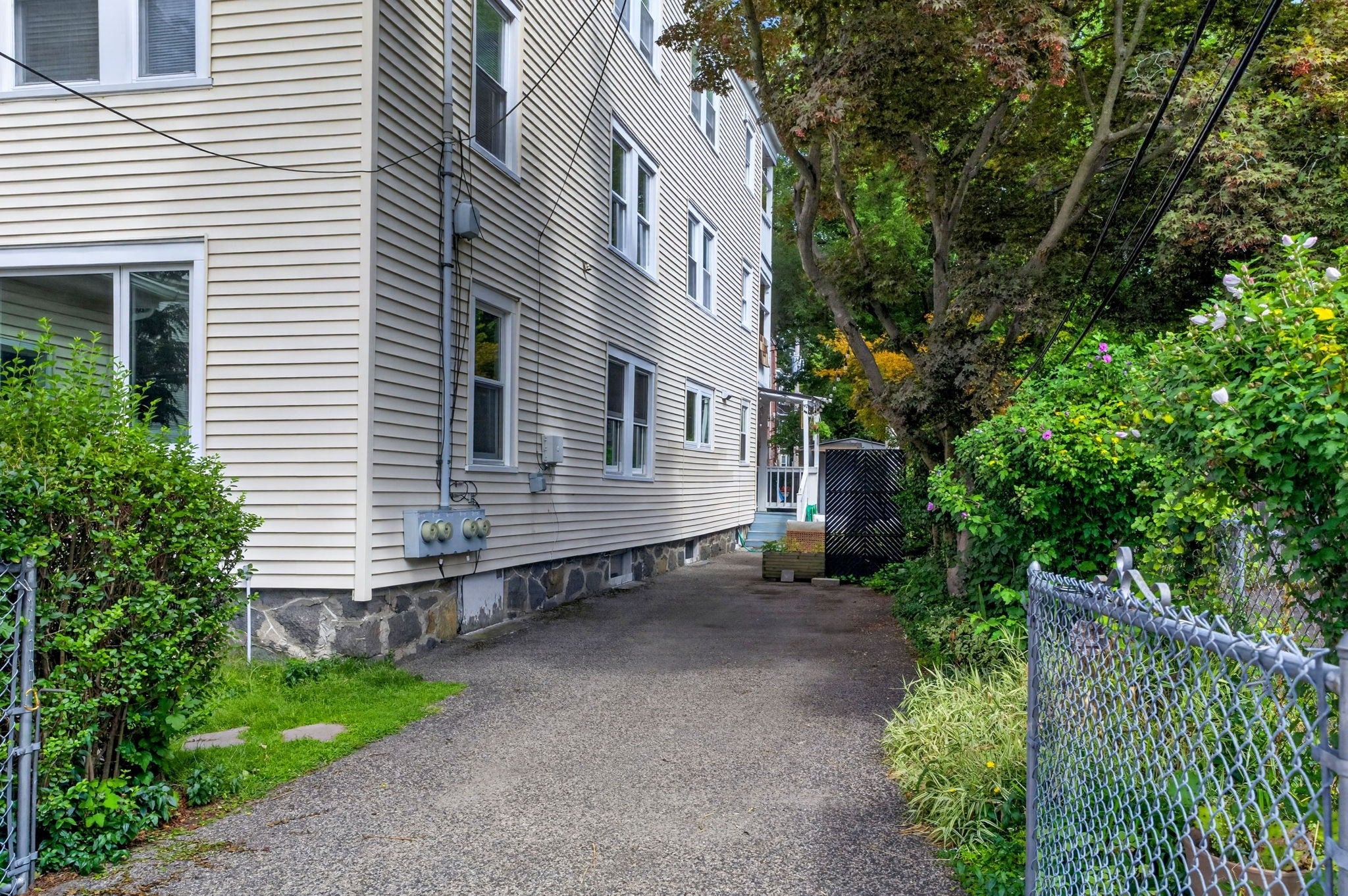 106-108 Rossmore Rd #1, Boston, MA Photo #23