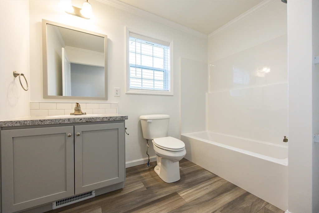 North Attleboro, Massachusetts 02760, United States, 2 Bedrooms Bedrooms, ,2 BathroomsBathrooms,Residential,Active,167122