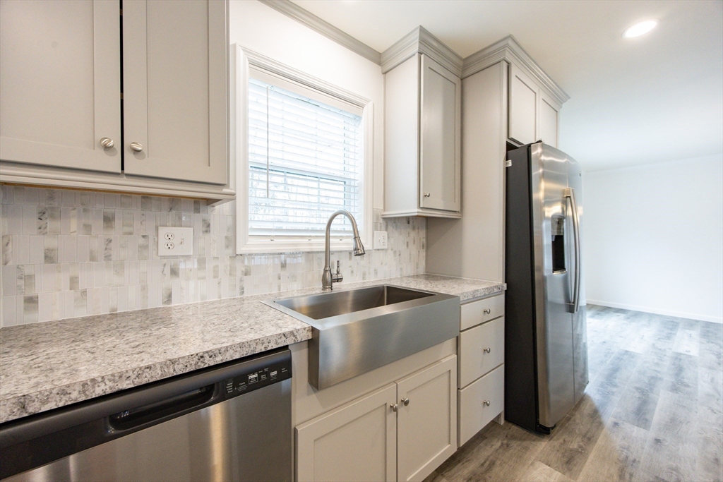 North Attleboro, Massachusetts 02760, United States, 2 Bedrooms Bedrooms, ,2 BathroomsBathrooms,Residential,Active,167122