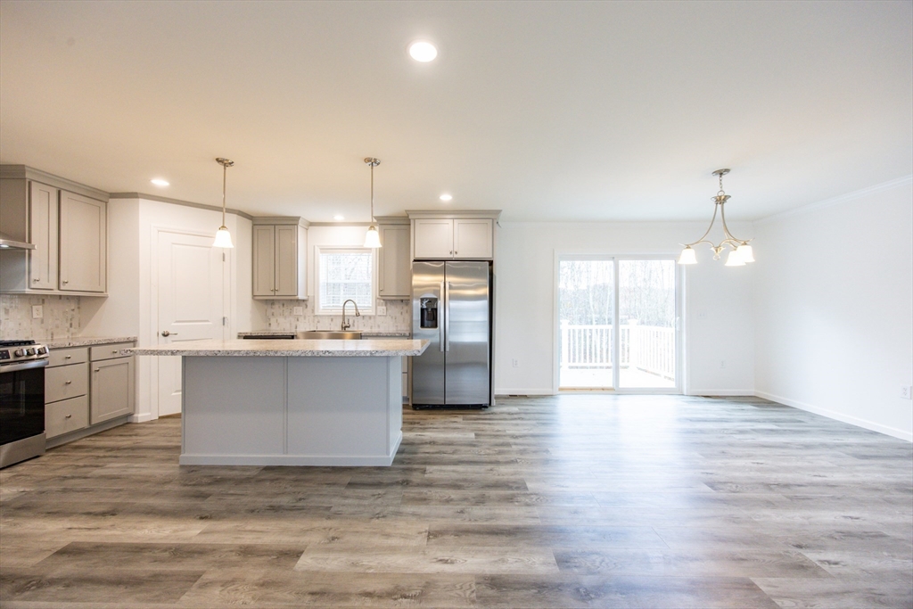 North Attleboro, Massachusetts 02760, United States, 2 Bedrooms Bedrooms, ,2 BathroomsBathrooms,Residential,Active,167122