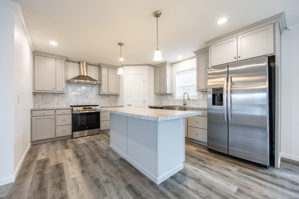 North Attleboro, Massachusetts 02760, United States, 2 Bedrooms Bedrooms, ,2 BathroomsBathrooms,Residential,Active,167122