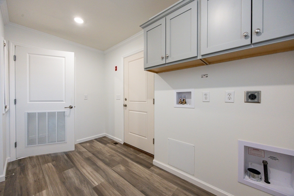 North Attleboro, Massachusetts 02760, United States, 2 Bedrooms Bedrooms, ,2 BathroomsBathrooms,Residential,Active,167122