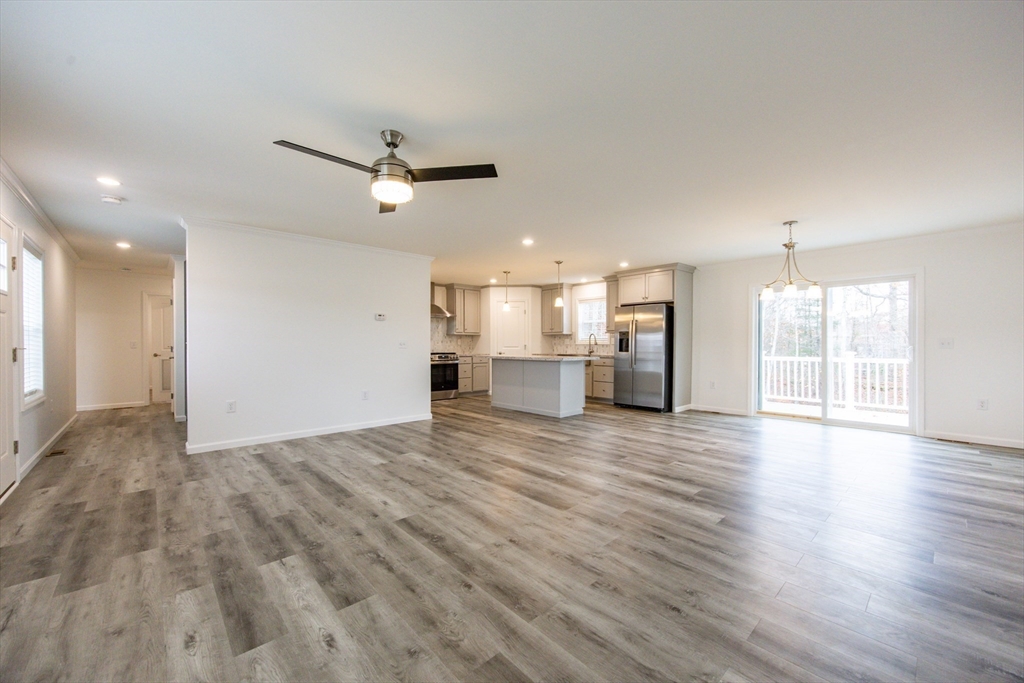 North Attleboro, Massachusetts 02760, United States, 2 Bedrooms Bedrooms, ,2 BathroomsBathrooms,Residential,Active,167122